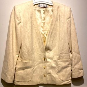 Vintage 1980s cream wool Liz Claiborne blazer jacket. Made in USA size 6.